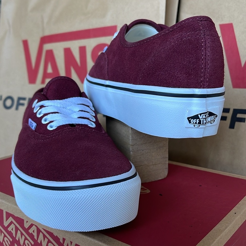 Vans WMNS Authentic Platfor
(Suede) Port Royale/True
VN0ARAVRJNR Platforms - Picture 11 of 16